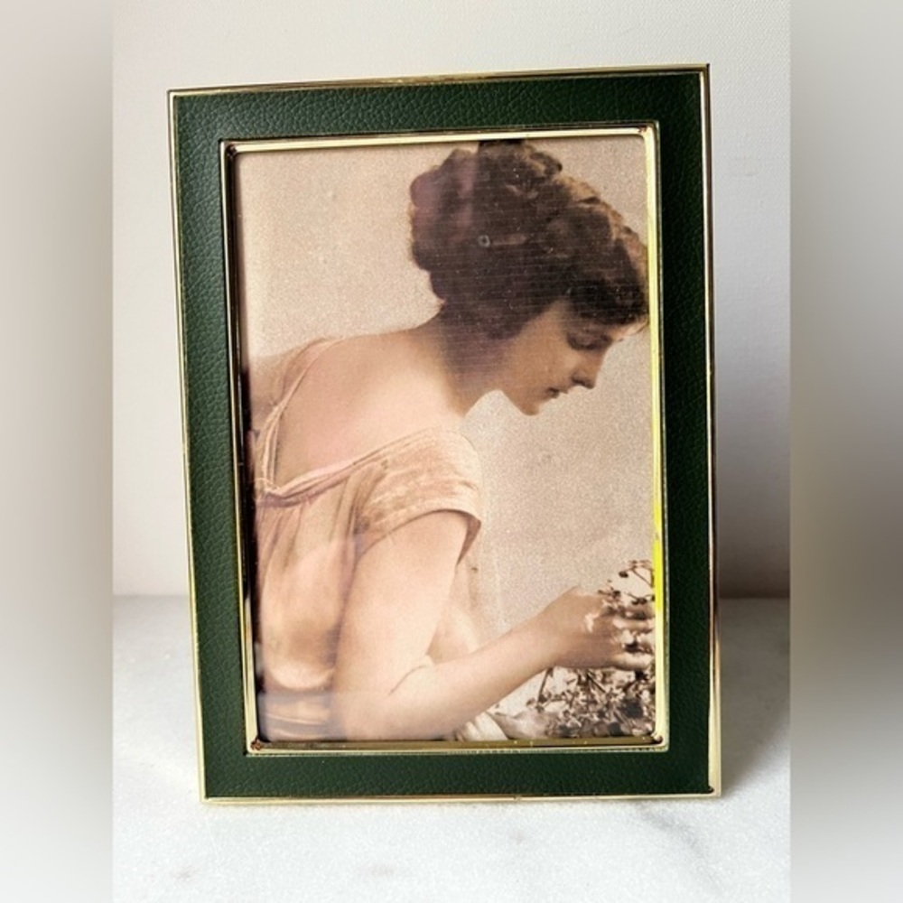 Vintage gold and false leather Green Picture Frame 4”x6” photo